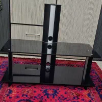 زیر تلویزیون شیشه ای مشکی  تمیز در حد نو