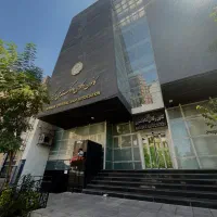 وکیل پایه یک دادگستری، مدرس دانشگاه، دکتری حقوق