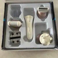 اصلاح موی زنانه با یک سری یک ماساژور یک سری سوهان