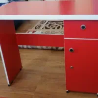میز تحریر سالم ،بدون هیچ شکستگی یا خط و خش