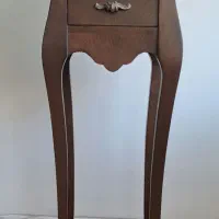 میز و آباژور و تزئینات