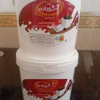 تعدادی سطل ۱۰کیلویی درب دار