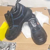 دو عدد پوتین یکی کوه نوردی یکی ایمنی|کیف، کفش، کمربند|اردبیل, |دیوار