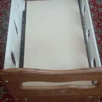 گهواره چوبی و تخت کنار مادر آکیا|تخت و صندلی بچه|اصفهان, اطشاران|دیوار