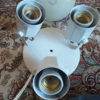 لوستر ۳ شاخه نو همراه با یک لامپ