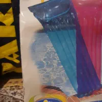 تشک بادی روی آب