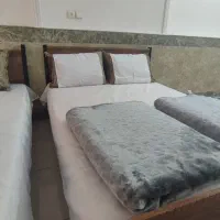 سویت مهمانپذیر تمیز و شیک با پارکینگ روبروی حرم