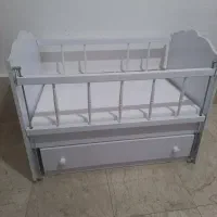 تخت،کنارمادری،گهواره