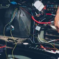 تنظیم موتور وبرق خودروباتری سیار(با قیمت منصفانه)|خدمات موتور و ماشین|بندرعباس, |دیوار