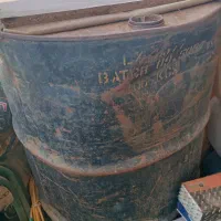 4تا بشکه نفت آهنی نو نو سالم به همراه 10عدد گالن