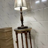 میز کنار سالنی و آباژور