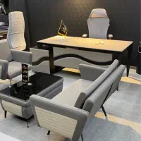 بلاگر خانم مبلمان اداری