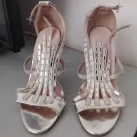 تعدادی کیف وکفش|کیف، کفش، کمربند|پاکدشت, پاکدشت (مامازند)|دیوار