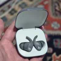 ایرپاد بیتس در حد نو