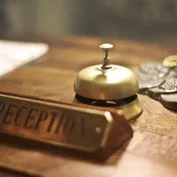 استخدام بازنشسته برای شیفت شب هتل 15 روز کار درماه