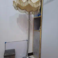 آباژور ایستاده