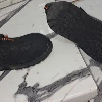 کفش کار|کیف، کفش، کمربند|شوط, |دیوار