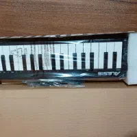 میدی کنترلر Alesis Qmini