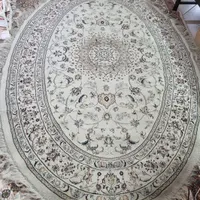 فرش ۴متری در حدود نو زمینه کرم بیضی مانند