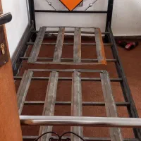 دوتا تخت فلزی یکنفره فلزی|تخت و سرویس خواب|ایلام, |دیوار