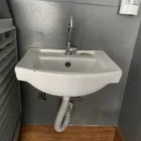 روشویی به همراه شیر آب