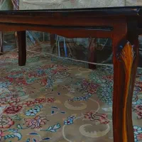 میز جلو مبلی بزرگ تک