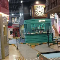 مربی کودک و اپراتور شهر بازی