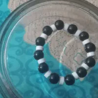 تعدادی دست بند