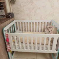 تخت کنار مادر و نی نی لای لای