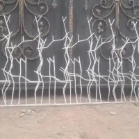 شاخ گوزنی روی دیوار