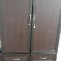 کمد ام دی اف ایستاده