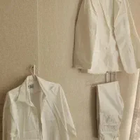 کت شلوار و پیراهن سفید نو