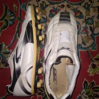 کفش فوتبالی(استوک مناسب چمن طبیعی)