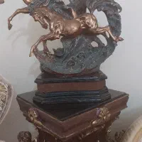 تندیس اسب با پایه سلطنتی
