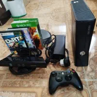 دستگاه ایکس باکس xbox360ودسته و بازی و آدابتور