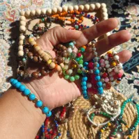 تعدادی دستبند مهره ای|بدلیجات|رشت, خرسندی|دیوار