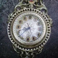 ۲ عدد ساعت دیواری و یک رومیزی
