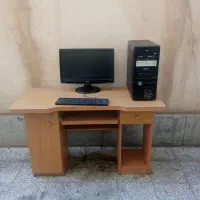 کامپیوتر و میز