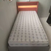 میز کامپیوتر  و تخت خواب یکنفره