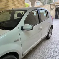 ساندرو اتوماتیک ۱۳۹۶ مدل ۹۶|خودرو سواری و وانت|اصفهان, شهرک کاوه|دیوار