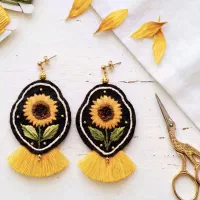 گوشواره گلدوزی