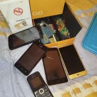 مجموع چند گوشی برای تعمیرکار یا قطعه‌برداری