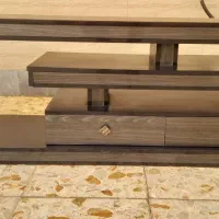 ۲ عدد میز تلویزیون شرکتی (پلاک دار) ۳۰۰ تومن