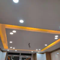 شاگرد وردست برقکارساختمان