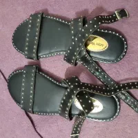 کفش|کیف، کفش، کمربند|تربت جام, بوستان وحدت|دیوار