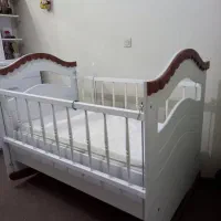 تخت کودک مناسب نوزادی تا ۵ سال