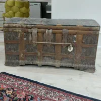 صندوق آنتیک بسیار قدیمی