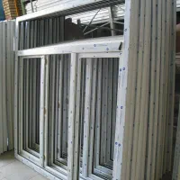 بازاریاب درب پنجره ساختمان