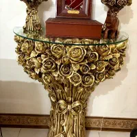 میز و شمعدانی