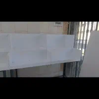 میز چوبی با پایه های فلزی محکم